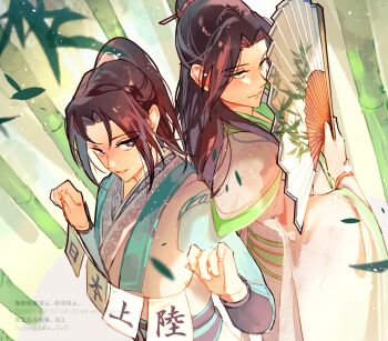 2boys back-to-back bamboo bamboo_forest bamboo_print black_eyes black_hair blurry blurry_foreground calligraphy chinese_clothes closed_mouth commentary_request curtained_hair forest from_above green_eyes half_updo hand_fan hands_up hanfu highres holding holding_fan light_particles long_hair long_sleeves looking_at_viewer looking_back luo_binghe male_focus multiple_boys nature paper_fan parted_bangs parted_lips ponytail renzha_fanpai_zijiu_xitong sakuramochi1003 shen_qingqiu sidelocks smile watermark white_hanfu wide_sleeves xiao_guan_(headdress)
