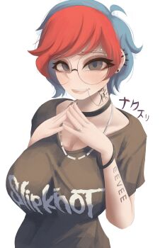 2025 ahoge alternate_breast_size_(larger) alternate_costume artist_name black_shirt blue_hair bracelet choker clothes_writing collarbone commentary ear_piercing english_commentary eyebrows_hidden_by_hair female_focus grey_eyes hair_between_eyes highres japanese_text jewelry looking_at_viewer multicolored_hair naxless neck_tattoo necklace nintendo open_mouth own_hands_together penny_(pokemon) piercing pokemon pokemon_sv red_hair ring round_eyewear shirt short_hair simple_background solo steepled_fingers tattoo taut_clothes teeth upper_body upper_teeth_only white_background yasei_hinakichi