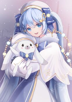 1girl 1other absurdres beret blue_bow blue_gloves blue_tabard blush bow braid capelet commentary_request commission dress fang fortissimo gloves gold_trim hair_between_eyes hair_ornament hand_on_own_chest hat hatsune_miku highres long_hair long_sleeves miku_day musical_note musical_note_hair_ornament official_alternate_costume official_alternate_hairstyle open_mouth outdoors rabbit rabbit_yukine skeb_commission smile snowflake_print tabard twintails very_long_hair vocaloid white_capelet white_hat yuki_miku yuki_miku_(2021) yuzuaji
