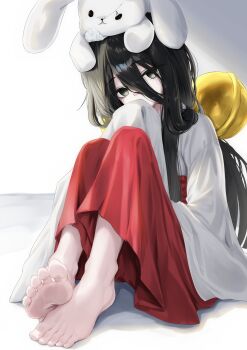 1girl absurdres barefoot bell black_eyes black_hair chuugoku_usagi commentary_request covering_own_mouth feet foot_focus hair_bell hair_between_eyes hair_ornament hakama hakama_skirt highres japanese_clothes jingle_bell kimono knees_up long_hair long_hair_between_eyes looking_at_viewer no_pupils object_on_head red_hakama sitting skirt sleeves_past_fingers sleeves_past_wrists soles solo stuffed_animal stuffed_rabbit stuffed_toy toenails toes tsumura_doi very_long_hair voicevox white_kimono