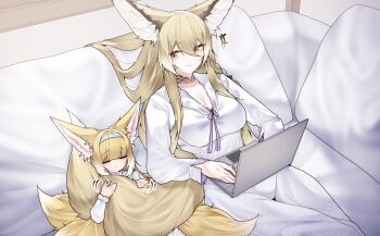 2girls absurdres animal_ear_fluff animal_ears arknights blonde_hair blue_hairband breasts cleavage closed_eyes closed_mouth colored_tips commentary_request computer dated_commentary fox_ears fox_girl fox_tail hairband highres hugging_another&#039;s_tail hugging_tail kitsune kyuubi laptop large_breasts long_hair mother_and_daughter multicolored_hair multiple_girls multiple_tails orange_eyes samip sitting suzuran_(arknights) tail two-tone_hair vulpisfoglia_(arknights) white_hair