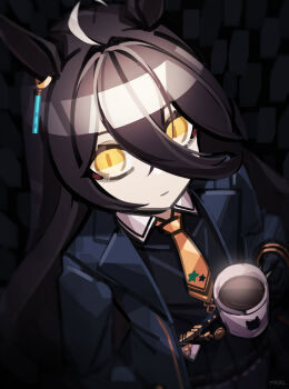 1girl ahoge animal_ears black_background black_coat black_gloves black_hair black_shirt black_skirt closed_mouth coat coffee coffee_mug collared_shirt commentary cup ear_tag earrings english_commentary gloves hair_between_eyes highres holding holding_cup horse_ears horse_girl jewelry long_bangs long_hair long_hair_between_eyes long_sleeves looking_at_viewer makaroll manhattan_cafe_(creeping_shadow)_(umamusume) manhattan_cafe_(umamusume) mug multicolored_hair necktie shirt simple_background single_earring skirt solo umamusume white_hair yellow_eyes yellow_necktie