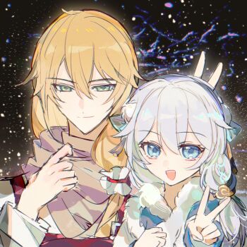Rule 34 | 1boy, 1girl, aqua eyes, blonde hair, chinese commentary, closed mouth, commentary request, couple, fur trim, green eyes, hair between eyes, hand up, happy, highres, honkai (series), honkai impact 3rd, light particles, light smile, looking at viewer, open mouth, otto apocalypse, outdoors, qieazhibingjiling, scarf, smile, standing, theresa apocalypse, upper body, v, white hair