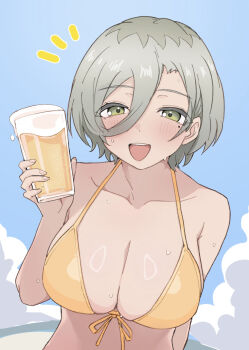 1girl alcohol beer bikini breasts brown_hair cleavage collarbone commentary cup girls_band_cry green_eyes hair_between_eyes hanekuri_(nnainain) highres holding holding_cup large_breasts long_hair_between_eyes looking_at_viewer multicolored_hair open_mouth roots_(hair) rupa_(girls_band_cry) short_hair solo swimsuit teeth upper_teeth_only wet yellow_bikini