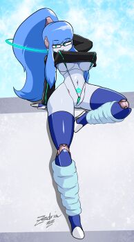 1girl absurdres android artist_name belly blonde_hair breasts crop_top doll_joints eyebrows_visible_through g-string glasses green_eyes gynoid highres joints large_breasts leg_warmers navel one_leg_arched open_mouth original power_symbol robot robot_ears robot_girl robot_joints sky thong underboob zedrin