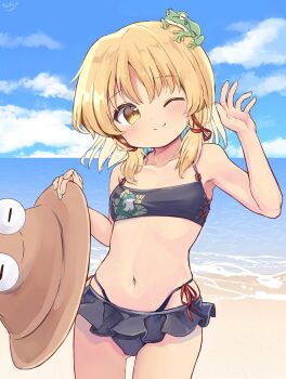 1girl alternate_costume animal animal_on_head animal_print beach bikini black_bikini blonde_hair breasts brown_hat commentary_request cowboy_shot frilled_bikini frills frog green_nails hair_ribbon hands_up hat highres holding holding_unworn_clothes holding_unworn_hat looking_at_viewer medium_hair moriya_suwako multi-strapped_bikini_bottom navel on_head one_eye_closed outdoors parted_bangs petite print_bikini ramudia_(lamyun) red_ribbon ribbon signature small_breasts smile solo stomach swimsuit touhou tress_ribbon unworn_hat unworn_headwear yellow_eyes