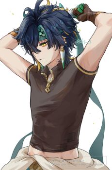 Rule 34 | 1boy, arms up, black hair, blonde hair, brown gloves, brown shirt, clothes around waist, commentary request, crop top, genshin impact, gloves, green hair, green headband, hair between eyes, headband, highres, kinich (genshin impact), male focus, midriff, multicolored hair, shirt, short hair, skg g, solo, streaked hair, yellow eyes