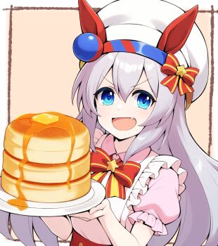 1girl :d alternate_costume animal_ears apron blue_eyes bow brooch chef_hat commentary_request fang food frilled_apron frills grey_hair hair_between_eyes hat hat_bow hat_ornament highres holding holding_plate horse_ears horse_girl jewelry long_hair open_mouth orange_background pancake plate puffy_sleeves red_bow ruko_(stella60lucko) simple_background smile solo star_(symbol) star_brooch star_hat_ornament tamamo_cross_(umamusume) umamusume upper_body white_hat