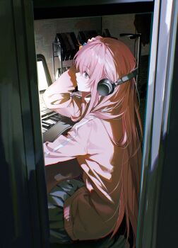 1girl absurdres blue_eyes bocchi_the_rock! closed_mouth closet commentary_request computer cube_hair_ornament gotoh_hitori grey_skirt hair_ornament hand_on_own_head headphones highres jacket laptop long_hair one_side_up pink_hair pink_jacket pleated_skirt pong_(pong_o0) skirt solo