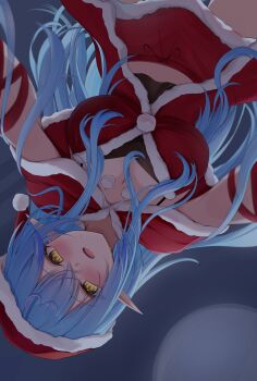 1girl 7nopi absurdres ahoge black_camisole blue_hair blush breasts camisole capelet cleavage commentary_request crop_top crossed_bangs double-parted_bangs fur-trimmed_capelet fur-trimmed_headwear fur-trimmed_skirt fur-trimmed_vest fur_trim hair_between_eyes hat heart heart_ahoge highres hololive large_breasts long_hair looking_at_viewer midriff miniskirt multicolored_hair open_mouth pointy_ears pom_pom_(clothes) red_capelet red_skirt red_vest santa_costume santa_hat skirt solo streaked_hair upside-down very_long_hair vest virtual_youtuber yellow_eyes yukihana_lamy