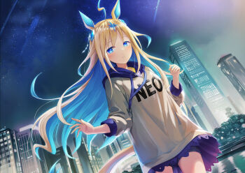 1girl ahoge animal_ears blonde_hair blue_eyes blue_hair blush breasts building colored_inner_hair commentary_request diamond_hair_ornament drawstring hair_between_eyes hair_ornament hood hood_down hoodie horse_ears horse_girl horse_tail long_hair long_sleeves looking_at_viewer multicolored_hair murasaki_himuro neo_universe_(umamusume) parted_lips shooting_star sky skyscraper solo star_(sky) tail two-tone_hair umamusume white_hoodie