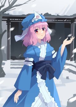 1girl absurdres bare_tree blue_hat blue_kimono breath chinese_commentary closed_mouth commentary_request frilled_kimono frills hat highres japanese_clothes kimono long_hair long_sleeves mob_cap open_mouth outdoors pink_eyes pink_hair saigyouji_yuyuko sdftehn sleeve_garter snow snowing solo touhou tree triangular_headpiece wide_sleeves winter
