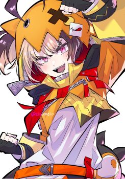 1girl ahoge black_gloves blonde_hair brown_hair clenched_hands cloumello fingerless_gloves gigi_murin gigi_murin_(1st_costume) gloves hair_through_hood hashtag-only_commentary highres hololive hololive_english hood hood_up hooded_shrug long_sleeves looking_at_viewer multicolored_hair open_mouth orange_shrug pink_eyes sharp_teeth shirt short_hair shrug_(clothing) simple_background smile solo teeth two-tone_hair upper_body virtual_youtuber white_background white_shirt zipper zipper_pull_tab