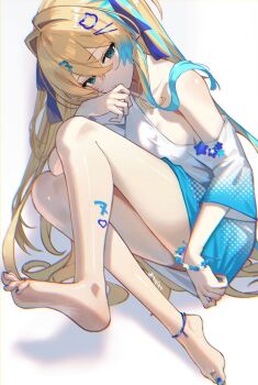 1girl aqua_hair barefoot blonde_hair blue_nails character_request commentary_request copyright_request legs looking_at_viewer multicolored_hair nail_polish scottie_(phantom2) shirt soles solo thighs toenail_polish toenails toes white_background white_shirt