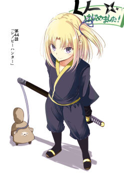 1girl black_gloves black_kimono black_pants black_socks blonde_hair blush closed_mouth collarbone flat_chest from_above full_body gloves gold_sandals hako_roku holding holding_sword holding_weapon japanese_clothes kanagiri_kaname kimono kunoichi_hajimemashita! long_sleeves looking_at_viewer medium_hair ninja ninjatou one_side_up pants purple_eyes sandals short_sword sidelocks simple_background smile socks solo standing sword tanuki tsurime weapon white_background