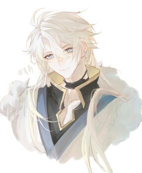1boy alternate_hair_length alternate_hairstyle antenna_hair artist_name blue_eyes chinese_commentary choker collarbone commentary_request fur_trim hair_between_eyes hair_over_shoulder highres honkai:_star_rail honkai_(series) long_hair looking_at_viewer male_focus mystical_high_collar parody_request pectoral_cleavage pectorals phainon_(honkai:_star_rail) qing_feng_(artist) shirt smile solo upper_body white_background white_hair