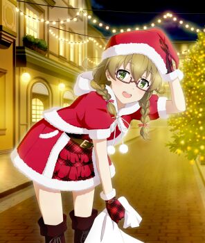 1girl belt black_sky boots braid brick_road brown-framed_eyewear brown_belt brown_boots brown_hair building capelet christmas christmas_lights christmas_tree dot_nose dress feet_out_of_frame fur-trimmed_dress fur-trimmed_gloves fur-trimmed_headwear fur_trim game_cg glasses gloves green_eyes hamazuka_sakura hand_on_headwear hat holding holding_sack knee_boots leaning_forward looking_at_viewer low_twin_braids medium_hair night official_art open_mouth outdoors plaid_clothes plaid_gloves pom_pom_(clothes) rectangular_eyewear red_capelet red_dress red_gloves red_hat sack santa_costume santa_dress santa_hat semi-rimless_eyewear sky smile solo string_of_light_bulbs teeth third-party_source toji_no_miko toji_no_miko:_kizamishi_issen_no_tomoshibi twin_braids under-rim_eyewear upper_teeth_only
