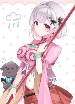 1girl annie_barrs annie_barrs_(cosplay) armlet belt black_bow bow bracelet commentary_request cosplay demon_girl demon_horns earrings gradient_hair grey_hair hair_bow highres holding holding_staff horns indie_virtual_youtuber jewelry long_sleeves midriff multicolored_hair navel pink_hair pink_shirt shirt smile staff suou_patra tales_of_(series) tales_of_rebirth torimarururu virtual_youtuber wide_sleeves