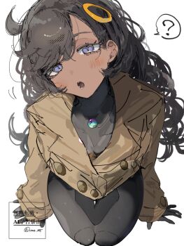 1girl ? black_bodysuit black_hair blue_eyes blush bodysuit breasts brown_jacket dark-skinned_female dark_skin emma_(pokemon) gloves hair_ornament highres jacket latex latex_bodysuit looking_at_viewer mega_stone messy_hair nintendo open_mouth pokemon pokemon_legends:_z-a purple_eyes simple_background solo speech_bubble spoken_question_mark ume_(ume_445)