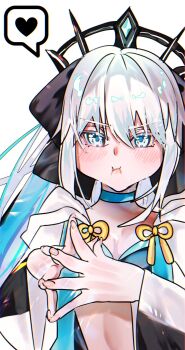 1girl black_bow black_tiara blue_choker blue_eyes bow choker fate/grand_order fate_(series) hair_between_eyes hair_bow highres long_hair looking_at_viewer morgan_le_fay_(fate) morgan_le_fay_(second_ascension)_(fate) ponytail simple_background solo tiara umeshu_kan white_hair