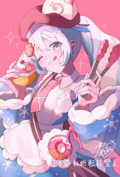1girl apron aqua_eyes aqua_hair beret blush brown_hat commentary_request cookie_hair_ornament dessert fang food food-themed_hair_ornament fortissimo frilled_apron frills fur-trimmed_sleeves fur_trim hair_between_eyes hair_ornament hat hatsune_miku highres holding holding_tongs long_hair looking_at_viewer musical_note musical_note_hair_ornament necktie official_alternate_costume official_alternate_hairstyle one_eye_closed open_mouth pink_background pink_necktie puffy_short_sleeves puffy_sleeves short_sleeves skin_fang smile solo tongs translation_request twintails upper_body very_long_hair vocaloid white_apron wide_sleeves yatsumeron yuki_miku yuki_miku_(2026)