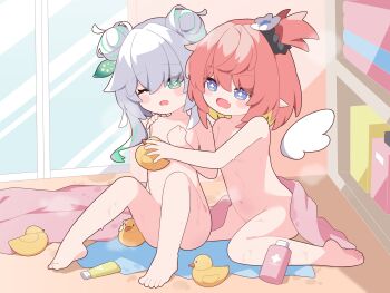 2girls absurdres angel_wings barefoot blue_eyes convenient_censoring detached_wings fang feet flat_chest genshin_impact green_eyes hair_bun hair_ornament hair_scrunchie highres holding honkai:_star_rail honkai_(series) knees_up loli multicolored_hair multiple_girls nahida_(genshin_impact) navel nude one_eye_closed open_mouth pointy_ears rubber_duck same-sex_bathing scrunchie shared_bathing shirousagi_(user_erwx7425) sitting soles symbol-shaped_pupils toes towel tribbie_(honkai:_star_rail) wings
