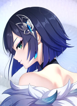 1girl absurdres black_choker blue_hair choker dd_che_shen earrings eyeshadow from_behind genshin_impact green_eyes hair_ornament highres jewelry looking_at_viewer looking_back makeup short_hair smile solo upper_body yelan_(genshin_impact)