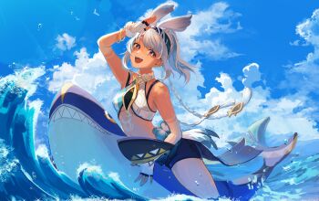 1girl :d absurdres arm_up bare_shoulders bike_shorts blue_hairband blue_shorts blue_sky bracelet braid breasts cloud cloudy_sky commentary dark-skinned_female dark_skin fingerless_gloves fish-shaped_pupils genshin_impact gloves grey_hair hairband head_tilt highres jewelry long_hair looking_at_viewer medium_breasts mualani_(genshin_impact) open_mouth orange_eyes partially_submerged shading_eyes shark sharp_teeth shorts sky smile solo tan tanline teeth twin_braids underboob upper_teeth_only water waves white_gloves yumich