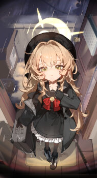 1girl absurdres beret black_coat black_dress black_gloves black_hat black_pantyhose blonde_hair blue_archive chinese_commentary coat commentary_request dress gloves green_eyes halo hat highres kele_mimi long_hair long_sleeves looking_at_viewer pantyhose professor_niyaniya_(blue_archive) rain solo standing yellow_halo