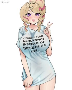 :d absurdres blonde_hair blush breasts cheesiestgirl clothes_writing english_text heartsync highres large_breasts mole mole_under_mouth multicolored_hair open_mouth pink_hair pink_nails pink_streaks pulling_own_clothes purple_eyes shirt siena_olena smile streaked_hair two-tone_hair v virtual_youtuber white_background white_shirt