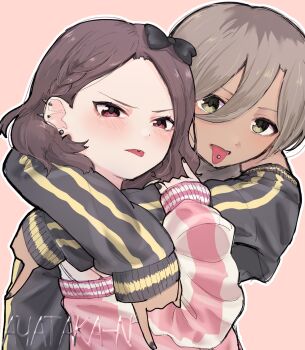 2girls artist_name ayataka_syumimi black_bow black_jacket black_nails bow braid brown_eyes brown_hair commentary_request ear_piercing ebizuka_tomo girls_band_cry hair_between_eyes hair_bow highres hug hug_from_behind jacket long_hair long_hair_between_eyes multicolored_hair multiple_girls nail_polish open_mouth outline piercing pink_background pink_jacket pinky_out red_eyes roots_(hair) rupa_(girls_band_cry) simple_background tongue_piercing upper_body white_outline yuri