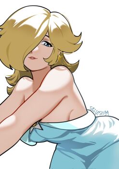 1girl artist_name bare_shoulders blonde_hair blue_dress dress earrings grin hair_over_one_eye highres jewelry lips long_hair looking_at_viewer mario_(series) nintendo one_eye_covered pink_lips rosalina selvish94 simple_background smile solo strapless strapless_dress super_mario_galaxy white_background