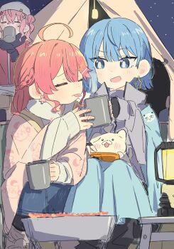 3girls ahoge blanket blue_eyes blush burnt_tongue campfire camping cellphone character_print coat commentary cup dog dotty-44 drink drinking drinking_glass earrings facing_another fingerless_gloves fire food gloves highres holding holding_cup holding_drink hololive hoshimachi_suisei hot_drink inuchi_(sakura_miko) jacket jewelry lantern looking_at_another maguchi_(sakura_miko) mug multiple_girls night outdoors phone pink_hair sakura_miko scarf sidelocks sitting smartphone star_(sky) star_(symbol) star_in_eye steam symbol_in_eye tail tail_wagging takoyaki_(hoshimachi_suisei) tent tongue tongue_out untranslatable_commentary virtual_youtuber