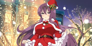 1girl belt black_belt blush bow bowtie breasts brick_wall building capelet christmas_lights city_lights clothes_lift dress frilled_skirt frills fur-trimmed_capelet fur-trimmed_dress fur-trimmed_headwear fur_trim green_bow green_bowtie green_ribbon hair_between_eyes hair_ribbon hat hat_bow highres huge_breasts lace_trim long_hair looking_at_viewer mini_hat mini_santa_hat multicolored_bow murasaki_(senran_kagura) night official_art outdoors parted_lips pom_pom_(clothes) purple_eyes purple_hair red_bow red_bowtie red_capelet red_dress ribbon santa_costume santa_dress santa_hat senran_kagura senran_kagura_new_link senran_kagura_shinovi_versus shuriken skirt skirt_lift snow snowing solo sparkle two-tone_ribbon very_long_hair weapon window yellow_bow yellow_bowtie yellow_ribbon