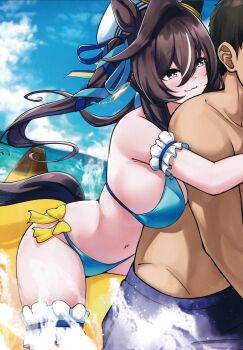 1boy 1girl :3 absurdres animal_ears aqua_bikini aqua_ribbon arm_garter banana_boat bikini blue_eyes blue_ribbon blue_sky bow breast_press breasts brown_hair closed_mouth cloud collarbone day frilled_thigh_strap hair_between_eyes hair_ribbon hat herohero_(higashi_no_dou) highres horse_ears horse_girl horse_tail hug hug_from_behind large_breasts long_hair multicolored_hair navel non-web_source ocean outdoors ribbon scan short_hair sky smile streaked_hair swimsuit tail thigh_strap topless_male twintails umamusume vivlos_(umamusume) water white_hair white_hat yellow_bow