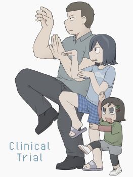 1boy 1girl 1other absurdres angel_martinez boxers brown_hair child clinical_trial_(game) father_and_daughter frown hair_ornament hairclip highres homunculus100 jitome lee_smith male_underwear pants parent_and_child sandals shirt short_hair shorts slides standing standing_on_one_leg t-shirt underwear very_short_hair yotsubato! yotsubato!_pose