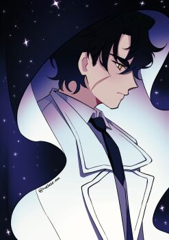 1boy black_hair black_necktie black_vest cloak coat collared_shirt curtained_hair from_side helele_nn highres hood hood_up hooded_cloak looking_to_the_side male_focus necktie omniscient_reader&#039;s_viewpoint scar scar_on_face secretive_plotter serious shirt short_hair solo starry_sky_print upper_body vest white_coat white_shirt yellow_eyes yoo_joonghyuk