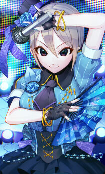 1girl \||/ arm_up belly_chain black_gloves blue_dress blue_flower blue_leaf blue_nails blue_rose blush bracelet breasts brown_eyes closed_mouth corsage corset dress fingerless_gloves flower gloves gold_bracelet grey_hair hair_between_eyes hand_fan hand_up hat hat_flower hat_ribbon holding holding_fan holding_microphone idolmaster idolmaster_cinderella_girls idolmaster_cinderella_girls_starlight_stage jewelry looking_at_viewer medium_breasts microphone mini_hat multiple_bracelets nail_polish necktie purple_necktie purple_ribbon ribbon rose screen shiomi_syuko shirona002 short_hair short_sleeves smile solo stage stage_lights tile_floor tiles top_hat upper_body v-shaped_eyebrows