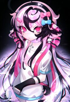 1girl black_gloves choker closed_mouth cloud_(lufaeris) cowboy_shot cross cross_choker crossed_bangs double-parted_bangs fingerless_gloves gloves hair_between_eyes long_hair looking_at_viewer original pink_eyes pink_hair purple_choker shirt short_sleeves solo white_shirt
