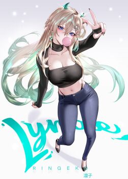 1girl alternate_costume artist_name black_nails black_shirt black_shoes blonde_hair blowing_bubble_gum breasts character_name chewing_gum cleavage collarbone commentary crop_top demon_horns denim earrings fake_horns fingernails gradient_hair green_hair hair_between_eyes highres horns jeans jewelry large_breasts long_fingernails long_hair long_legs long_sleeves looking_at_viewer lynae_(wuthering_waves) midriff multicolored_hair nail_polish navel outstretched_arm pants purple_eyes ringeko-chan shirt shoes solo star_(symbol) star_earrings tight_clothes tight_pants v very_long_hair white_background wuthering_waves