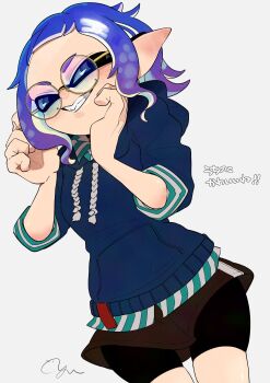 1girl bike_shorts black_shorts blue_eyes blue_hoodie breasts brown_skirt cropped_legs evil_smile hands_on_own_cheeks hands_on_own_face highres hood hood_down hoodie inkling inkling_girl inkling_player_character nintendo ohyou_wake pointy_ears round_eyewear shorts simple_background skirt smile solo splatoon_(series) tentacle_hair white_background