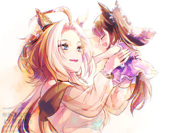 2girls aged_down ahoge alternate_costume animal_ears baby brown_hair carrying carrying_baby carrying_person child_carry commentary_request ear_covers hair_between_eyes hair_ornament highres horse_ears horse_girl horse_tail long_hair lucky_lilac_(umamusume) multicolored_hair multiple_girls orange_hair orfevre_(umamusume) single_ear_cover smile tail umamusume white_hair yue_(lov_n_n)