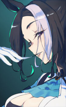 1girl animal_ears ascot biting biting_glove blue_ascot breasts cleavage gloves green_background harakomeshi highres horse_ears horse_girl looking_at_viewer mejiro_ramonu_(onyx_line)_(umamusume) mejiro_ramonu_(umamusume) multicolored_hair purple_eyes smile solo striped_hair two-tone_hair umamusume white_gloves