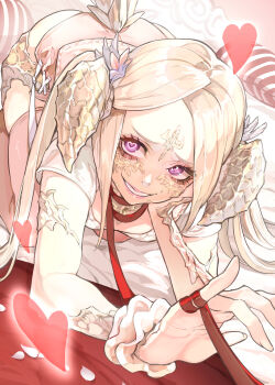 1girl absurdres all_fours au_ra blonde_hair commentary_request dragon_horns dragon_tail dutch_angle final_fantasy final_fantasy_xiv heart heart-shaped_pupils hide_(hideout) highres horns long_hair looking_at_viewer pink_thighhighs purple_eyes red_ribbon ribbon smile string string_of_fate symbol-shaped_pupils tail thighhighs white_scales