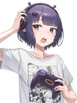 1girl blue_eyes controller game_controller headphones highres holding holding_controller holding_game_controller hololive hololive_english mole mole_under_eye ninomae_ina'nis ninomae_ina'nis_(loungewear) official_alternate_costume official_alternate_hairstyle open_mouth print_shirt purple_hair shirt short_hair simple_background solo tentacle_hair vakuuberi virtual_youtuber white_background white_shirt
