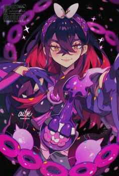 1girl black_hair black_kimono blush bow breasts carmine_(pokemon) carmine_(sygna_suit)_(pokemon) closed_mouth crossed_bangs detached_sleeves dress gloves hair_between_eyes hair_bow hairband highres japanese_clothes kawasaki_(kwsk_8765) kimono long_hair long_sleeves looking_at_viewer mole mole_under_eye nintendo official_alternate_costume pecharunt pink_sash pokemon pokemon_(creature) pokemon_masters_ex print_kimono purple_dress purple_gloves purple_hairband sash smile white_bow yellow_eyes