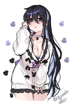 1girl artist_name black_hair blue_choker breasts cardigan choker cleavage collarbone colored_inner_hair commentary cropped_legs double-parted_bangs english_commentary hair_between_eyes hand_up highres large_breasts long_hair long_sleeves looking_at_viewer multicolored_hair original parted_lips ryuuxin sadie_(ryuuxin) sleeves_past_wrists solo white_background white_cardigan