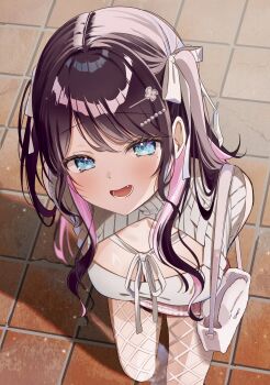 1girl bag blue_eyes breasts brown_hair cleavage commentary_request fishnet_thighhighs fishnets highres kaga_nazuna large_breasts pink_hair pome_charo shoulder_bag smile solo sweater thighhighs virtual_youtuber vspo!