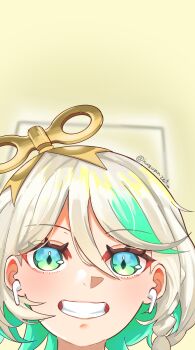 1girl absurdres airpods blue_eyes blurry blurry_background cecilia_immergreen christmas!_just_a_week_away!_(meme) commentary english_commentary gradient_eyes green_eyes green_hair grey_hair grin highres hololive hololive_english kazumazet looking_at_viewer meme multicolored_eyes multicolored_hair portrait smile solo twitter_username two-tone_hair virtual_youtuber winding_key wireless_earphones
