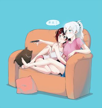 2girls artistic_error barefoot blue_eyes blush brown_hair casual chinese_text commentary controller couch couple hair_ornament hairclip hug kuma_(bloodycolor) mouth_hold multiple_girls pillow ponytail remote_control ruby_rose rwby scrunchie sitting speech_bubble thought_bubble translated weiss_schnee white_hair wrong_foot yuri